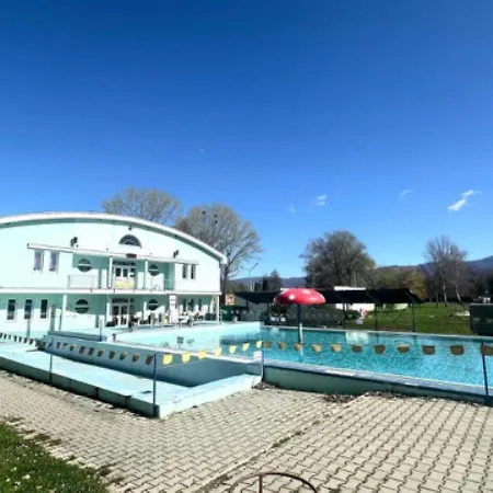 Kamp alanı Chalmova 27 *