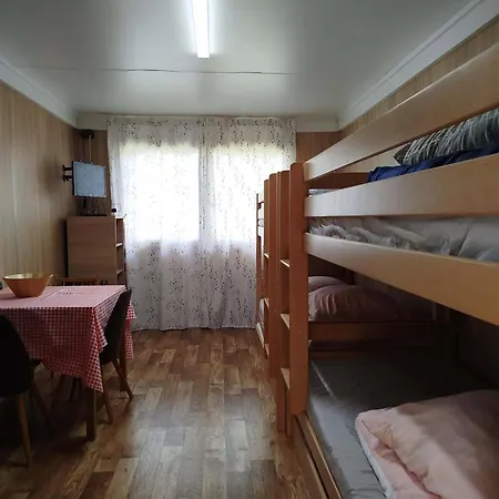 Chalmova 27 Kemping Besztercsény